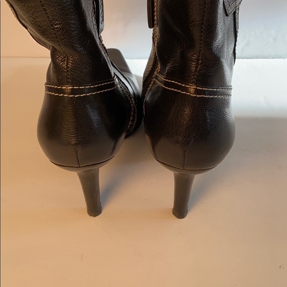 Tod’s Black with White Stitch Accent Ankle Boots - Picture 5 of 7